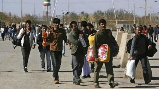 بازگشت ۵۲ مهاجر افغان از زندان‌های پاکستان به کشور