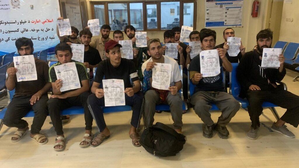 ۱۷۰ زندانی افغان از محابس عراق و پاکستان آزاد شدند