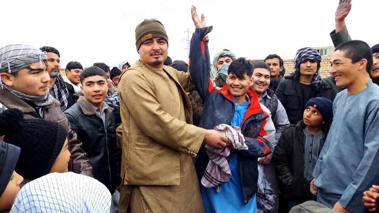 مسابقات ریسمان‌کشی میان هشت تیم در مزارشریف