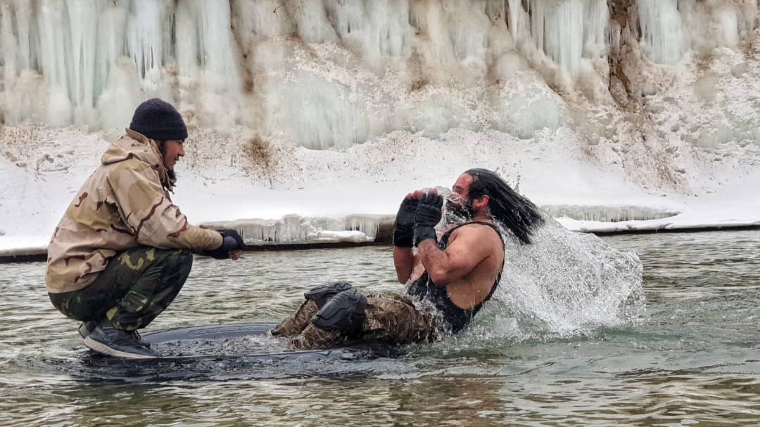 رکورد ورزشی در سرمای شدید برای جلب توجه به وضعیت کودکان