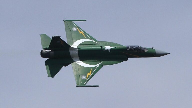 پاکستان امشب در چند ولایت افغانستان حمله هوایی انجام داد